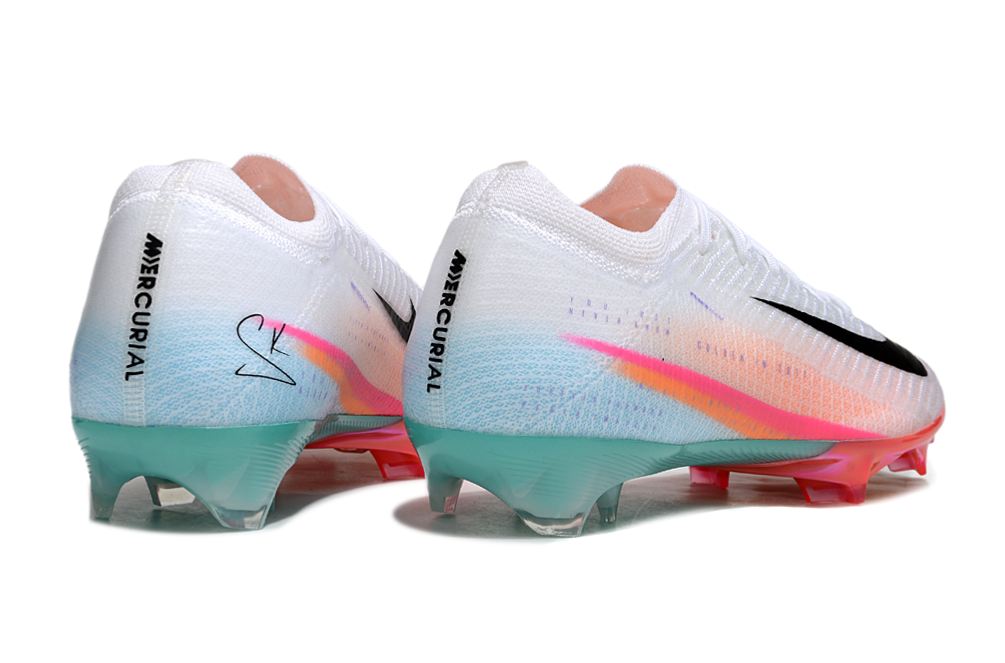 Elite football boots, Nike Air Zoom Mercurial Vapor XVI Elite FG, designed for top players, featuring Sam Kerr's signature an