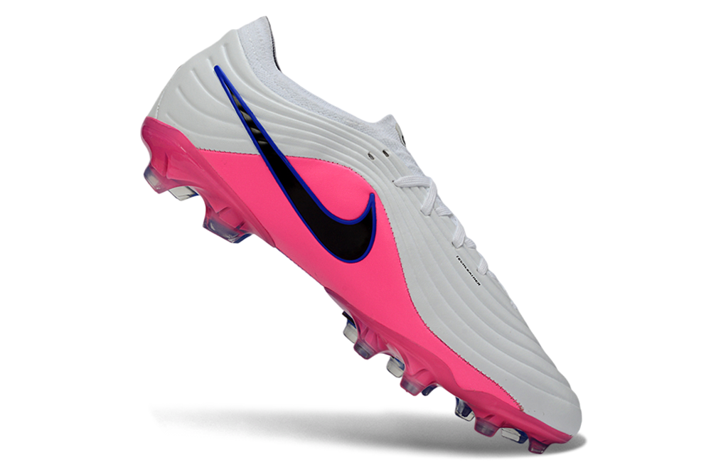 Nike Tiempo Legend Maestro Elite FG football boot in action