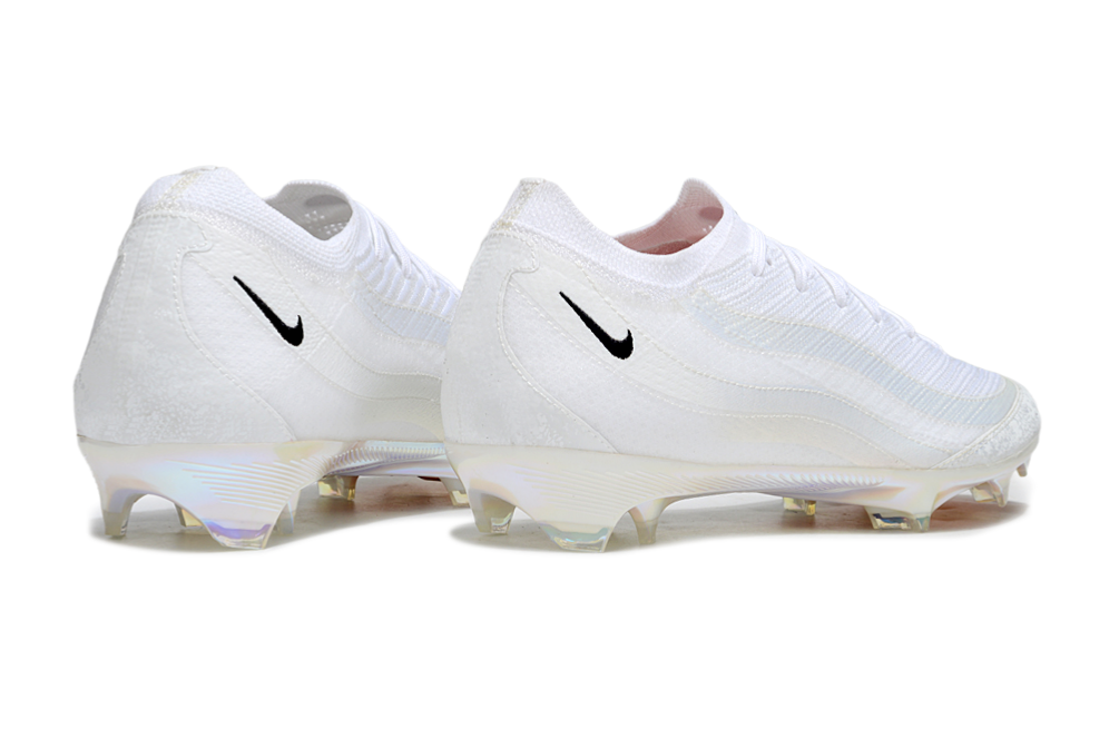 Nike Mercurial Vapor XVI Elite x Air Max 95 SE soccer cleats for professional players with advanced features.