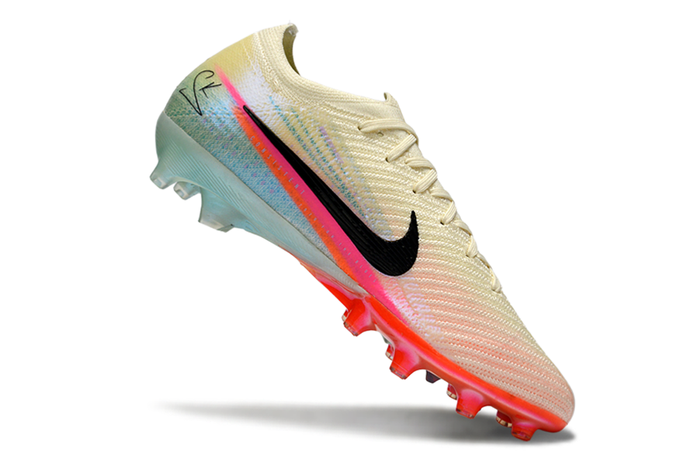 Nike Mercurial Vapor XVI Elite AG football boot in action