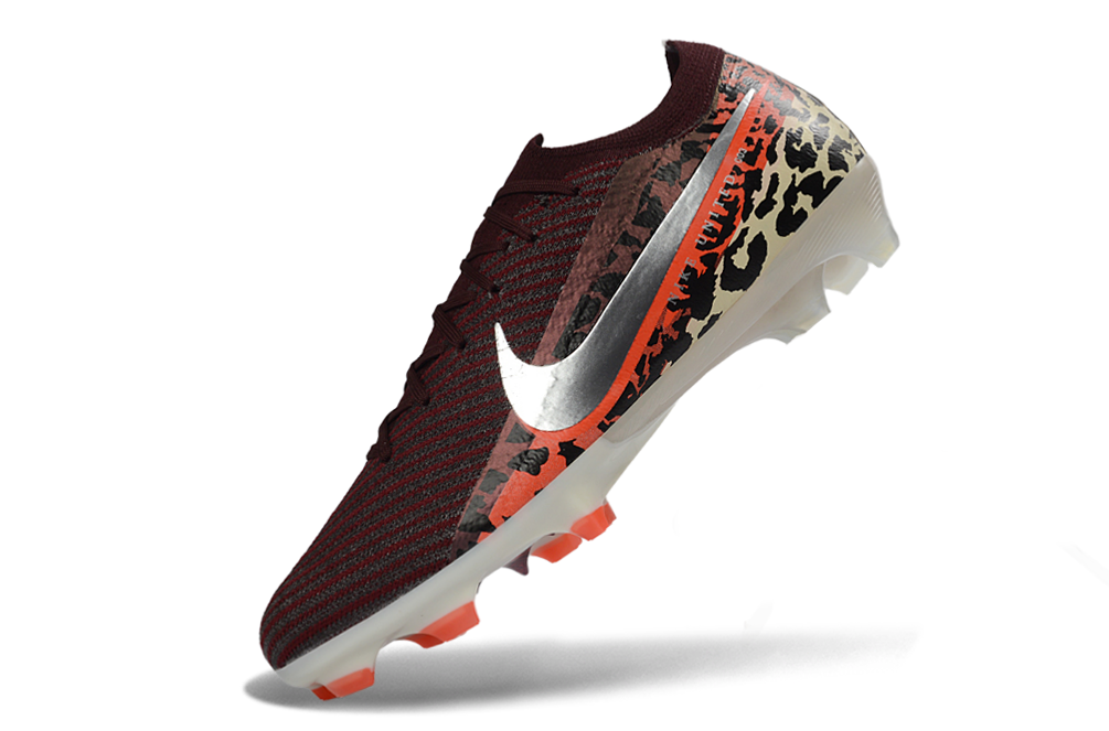 Close-up of Nike Air Zoom Mercurial Vapor XVI Elite Football Boots United 003