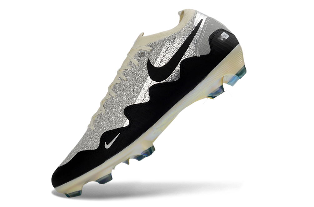 Close-up of Nike Air Zoom Mercurial Vapor XVI Elite Football Boots